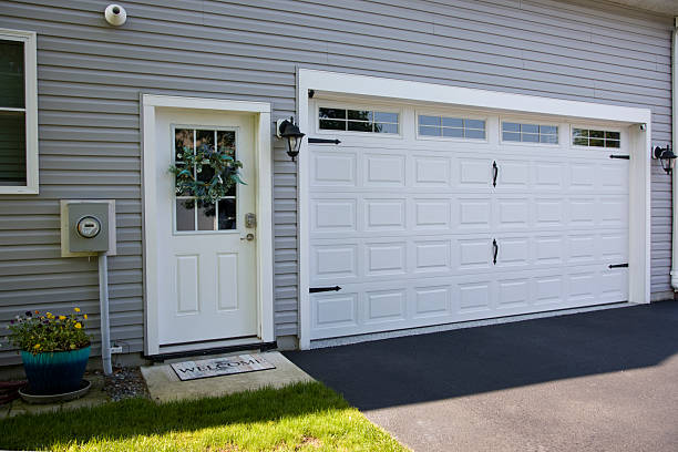 24/7 Emergency Garage Door Panel Replacement experts in Howey-in-the-Hills, FL